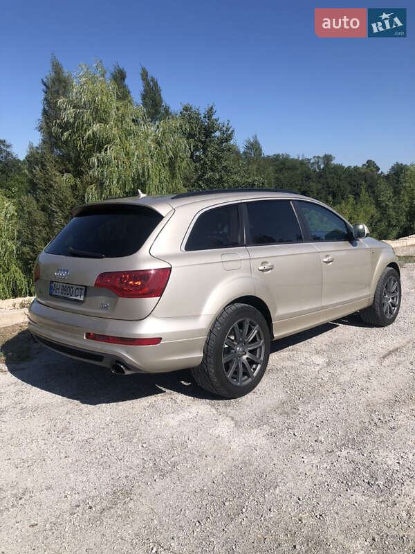 Внедорожник / Кроссовер Audi Q7 2013 в Павлограде