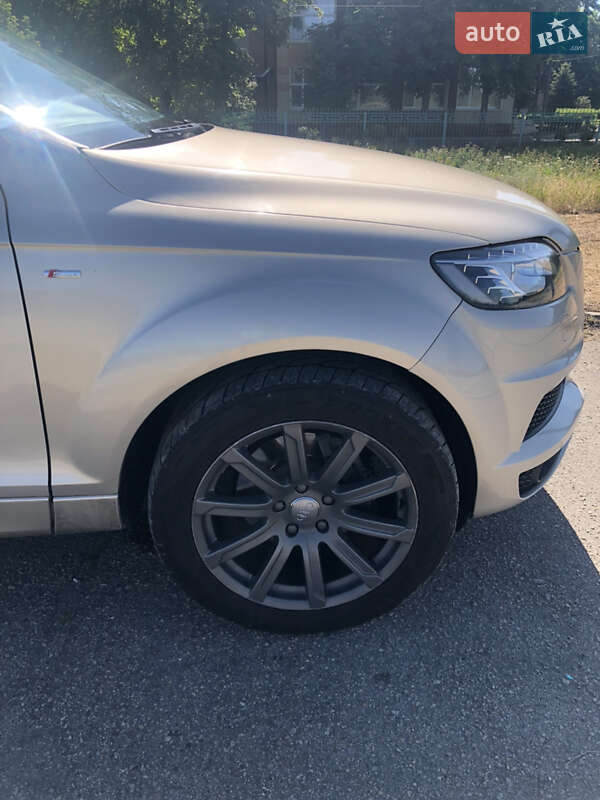Позашляховик / Кросовер Audi Q7 2013 в Павлограді