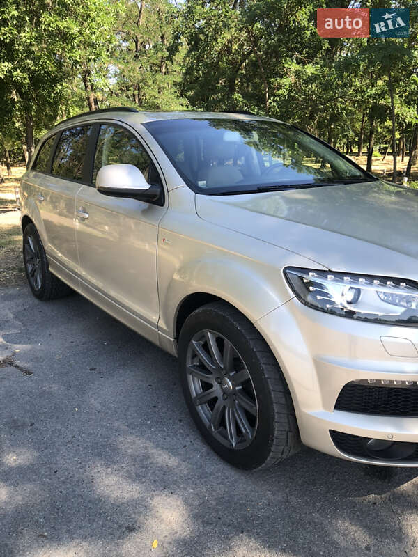Внедорожник / Кроссовер Audi Q7 2013 в Павлограде