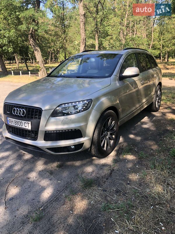Позашляховик / Кросовер Audi Q7 2013 в Павлограді