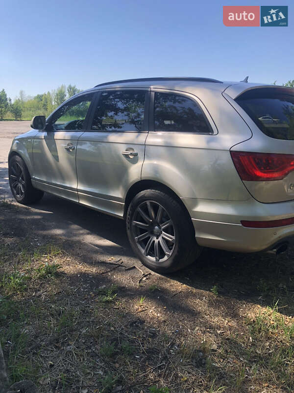 Внедорожник / Кроссовер Audi Q7 2013 в Павлограде