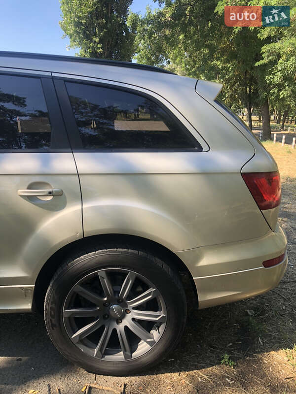 Внедорожник / Кроссовер Audi Q7 2013 в Павлограде