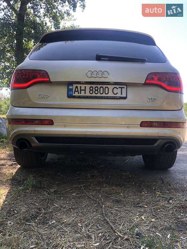 Позашляховик / Кросовер Audi Q7 2013 в Павлограді