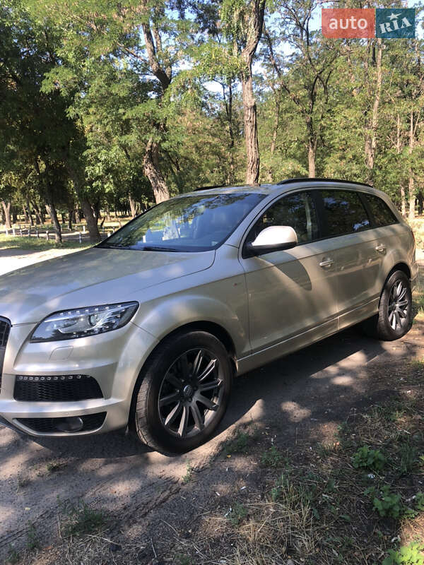 Внедорожник / Кроссовер Audi Q7 2013 в Павлограде