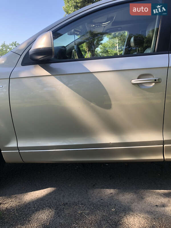 Внедорожник / Кроссовер Audi Q7 2013 в Павлограде