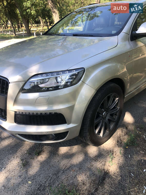 Внедорожник / Кроссовер Audi Q7 2013 в Павлограде