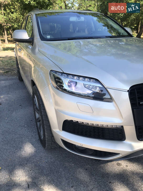Внедорожник / Кроссовер Audi Q7 2013 в Павлограде