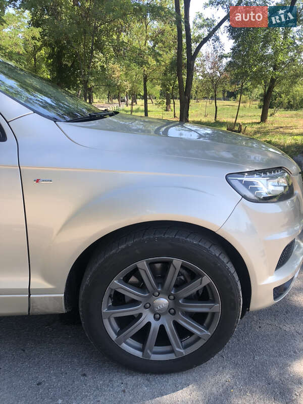 Внедорожник / Кроссовер Audi Q7 2013 в Павлограде