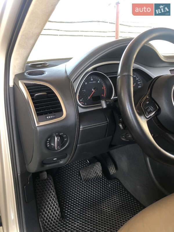 Позашляховик / Кросовер Audi Q7 2013 в Павлограді