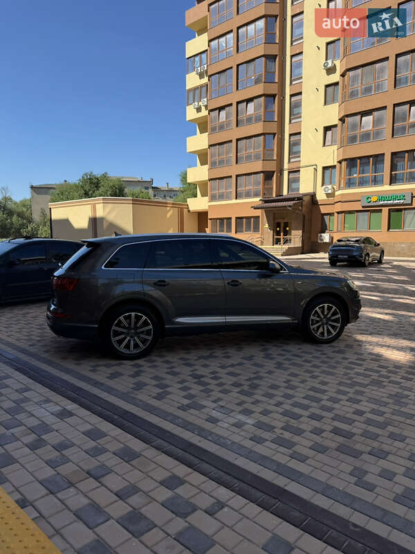 Позашляховик / Кросовер Audi Q7 2017 в Ізмаїлі