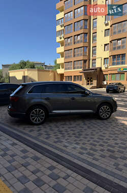 Позашляховик / Кросовер Audi Q7 2017 в 