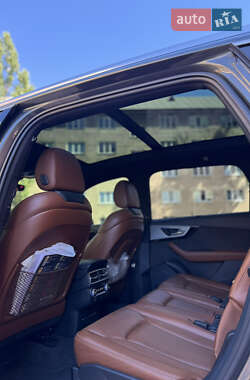 Позашляховик / Кросовер Audi Q7 2017 в 