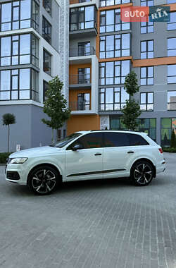 Позашляховик / Кросовер Audi Q7 2016 в 
