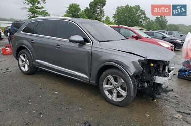 Позашляховик / Кросовер Audi Q7 2021 в 