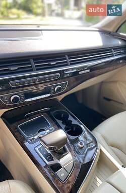 Внедорожник / Кроссовер Audi Q7 2018 в 