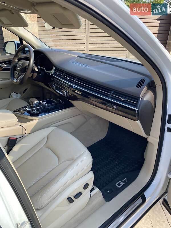 Позашляховик / Кросовер Audi Q7 2018 в Львові
