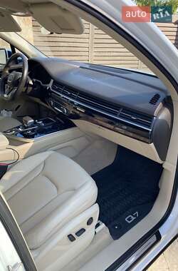 Внедорожник / Кроссовер Audi Q7 2018 в 