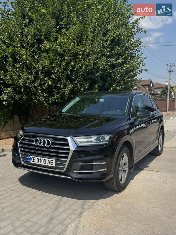 Позашляховик / Кросовер Audi Q7 2015 в 