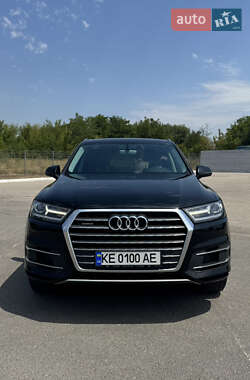 Позашляховик / Кросовер Audi Q7 2015 в 