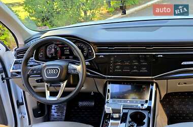 Внедорожник / Кроссовер Audi Q7 2022 в 