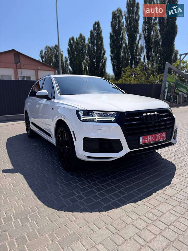Внедорожник / Кроссовер Audi Q7 2017 в 