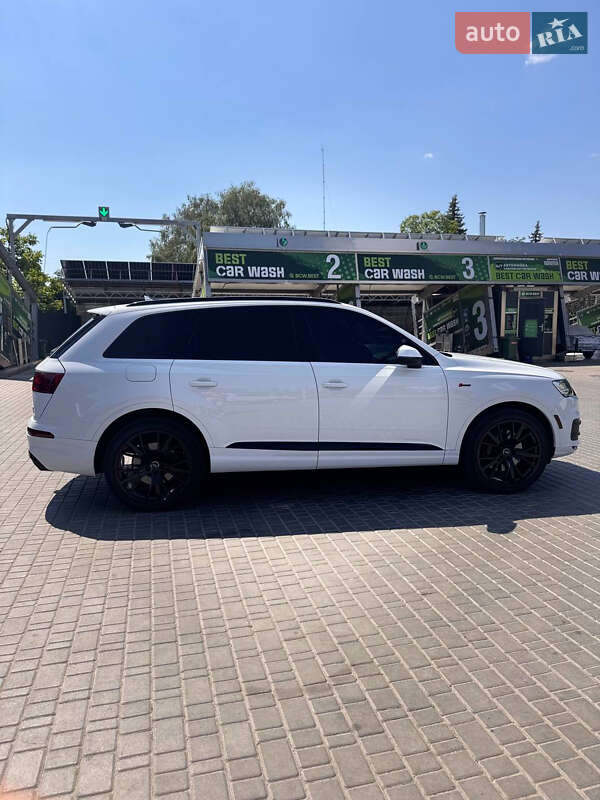 Позашляховик / Кросовер Audi Q7 2017 в Кропивницькому