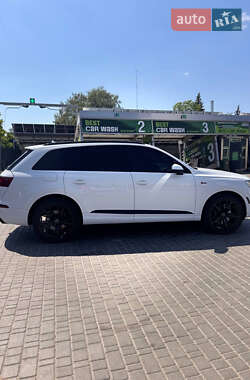 Внедорожник / Кроссовер Audi Q7 2017 в 