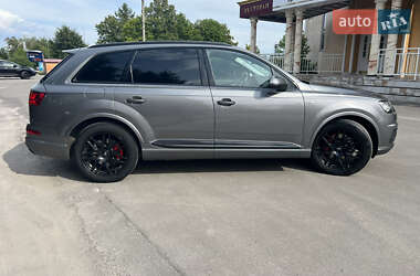 Внедорожник / Кроссовер Audi Q7 2016 в 