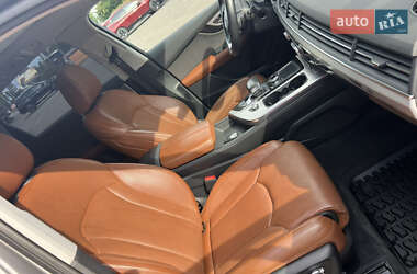 Внедорожник / Кроссовер Audi Q7 2016 в 