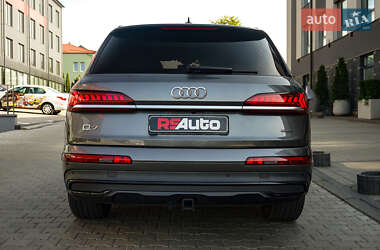 Позашляховик / Кросовер Audi Q7 2019 в 