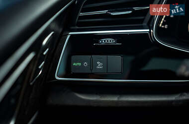 Позашляховик / Кросовер Audi Q7 2019 в 