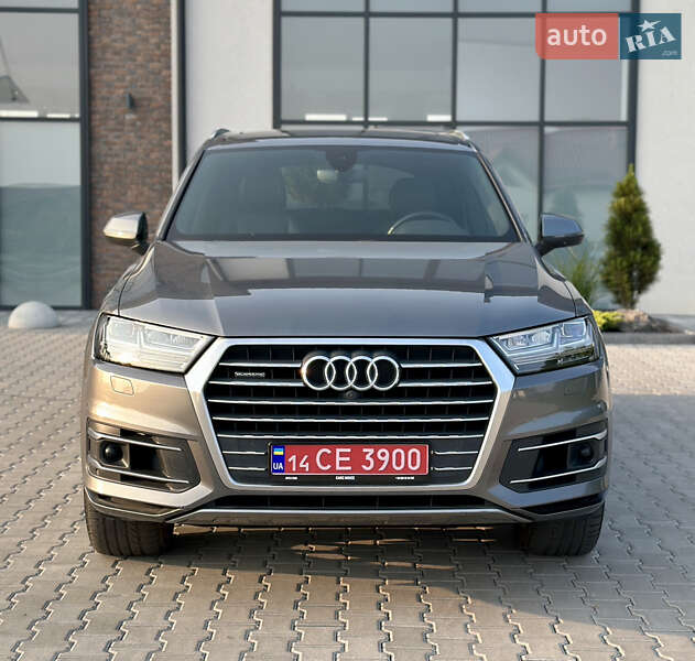 Внедорожник / Кроссовер Audi Q7 2017 в 