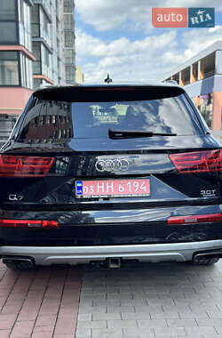 Позашляховик / Кросовер Audi Q7 2015 в 