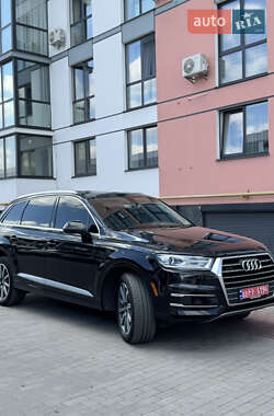 Позашляховик / Кросовер Audi Q7 2015 в 