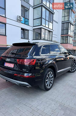 Позашляховик / Кросовер Audi Q7 2015 в 