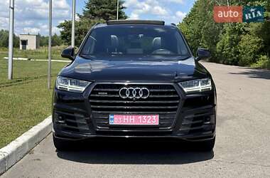 Позашляховик / Кросовер Audi Q7 2019 в 