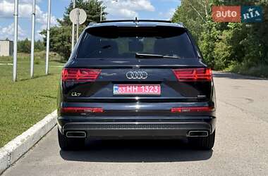 Позашляховик / Кросовер Audi Q7 2019 в 
