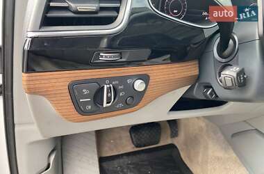 Внедорожник / Кроссовер Audi Q7 2016 в 