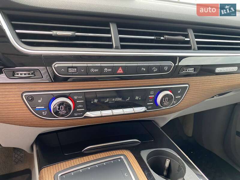 Позашляховик / Кросовер Audi Q7 2016 в Львові