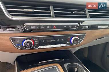 Внедорожник / Кроссовер Audi Q7 2016 в 