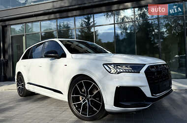 Позашляховик / Кросовер Audi Q7 2022 в 