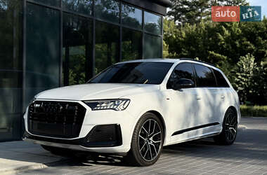 Позашляховик / Кросовер Audi Q7 2022 в 