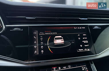 Позашляховик / Кросовер Audi Q7 2022 в 