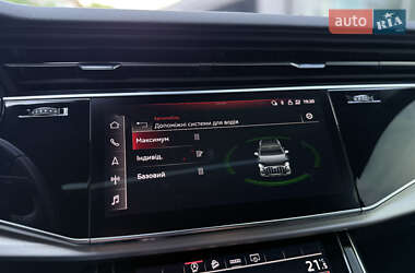 Позашляховик / Кросовер Audi Q7 2022 в 