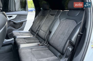 Позашляховик / Кросовер Audi Q7 2022 в 