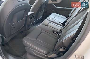 Позашляховик / Кросовер Audi Q7 2025 в 