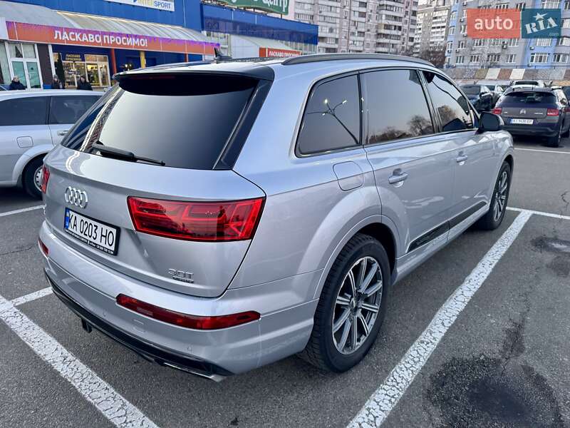 Позашляховик / Кросовер Audi Q7 2016 в Києві