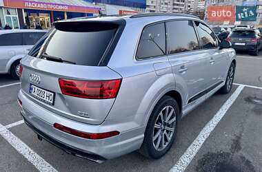 Позашляховик / Кросовер Audi Q7 2016 в 