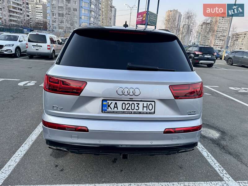 Позашляховик / Кросовер Audi Q7 2016 в Києві