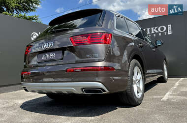 Позашляховик / Кросовер Audi Q7 2018 в 